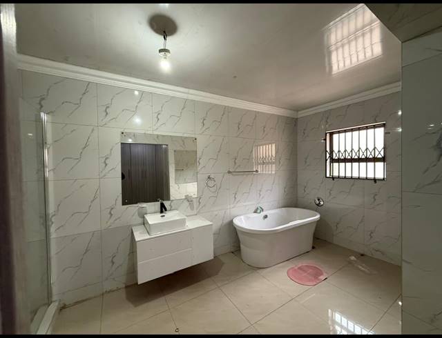 5 BEDROOM HOUSE FOR SALE IN WALDRIFT